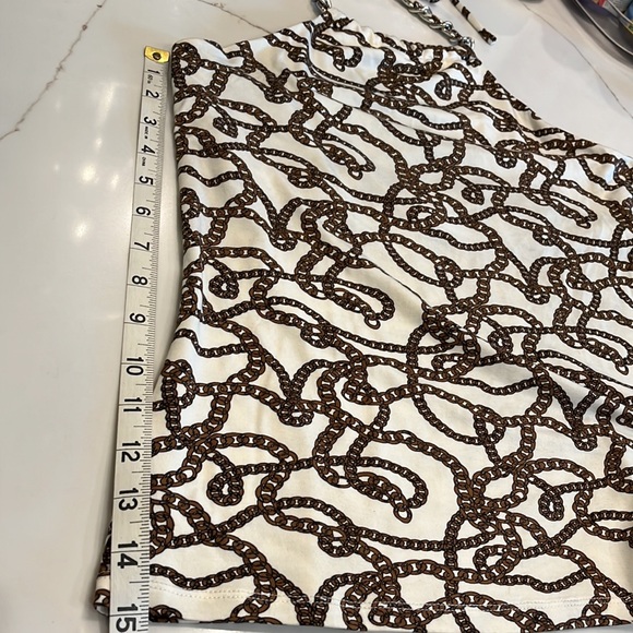 Michael Kors Summer Top. Cream with brown chain design. Size M Ties on neck - Picture 12 of 15